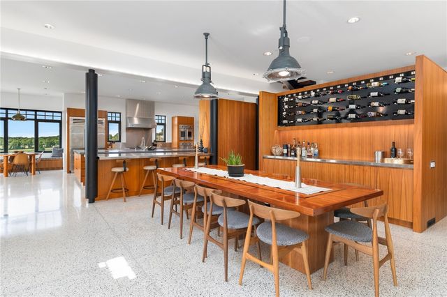 82 Nonquit Lane, Tiverton, RI 02878