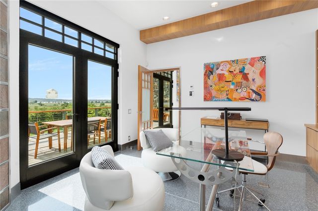 82 Nonquit Lane, Tiverton, RI 02878