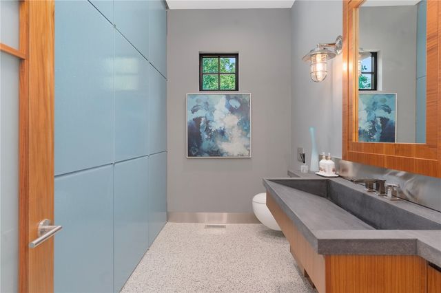 82 Nonquit Lane, Tiverton, RI 02878