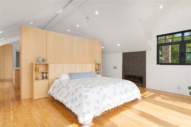 82 Nonquit Lane, Tiverton, RI 02878