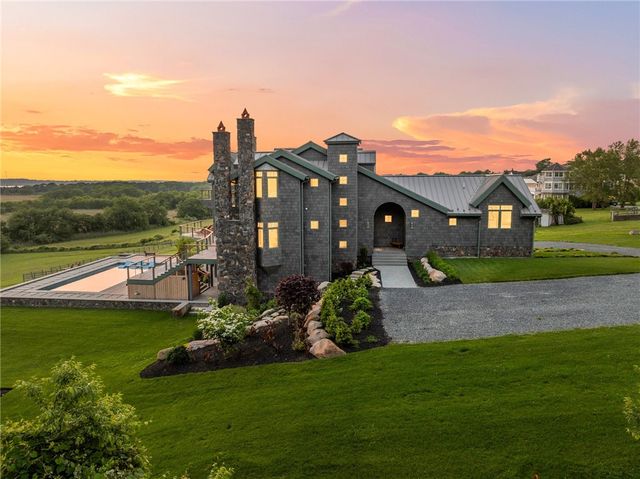 82 Nonquit Lane, Tiverton, RI 02878