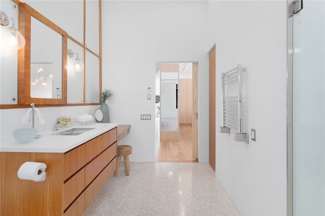 82 Nonquit Lane, Tiverton, RI 02878