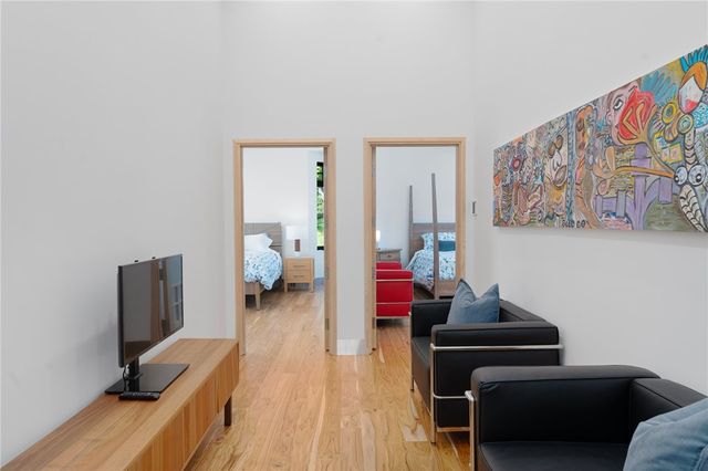 82 Nonquit Lane, Tiverton, RI 02878