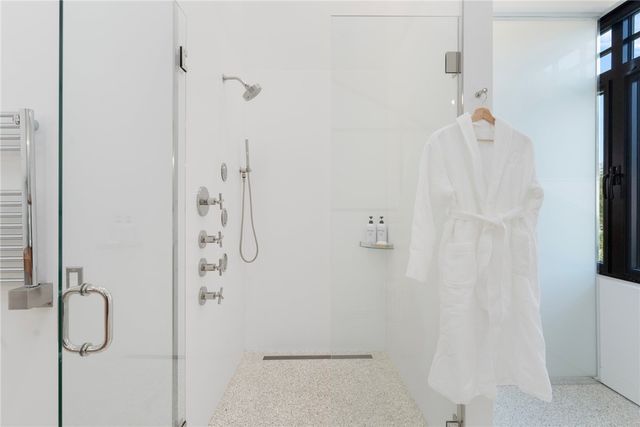 82 Nonquit Lane, Tiverton, RI 02878