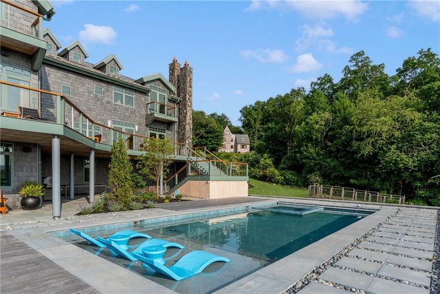 82 Nonquit Lane, Tiverton, RI 02878