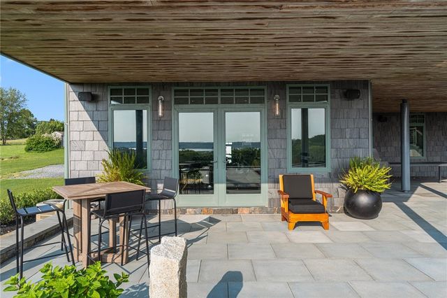 82 Nonquit Lane, Tiverton, RI 02878