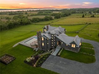 82 Nonquit Lane, Tiverton, RI 02878