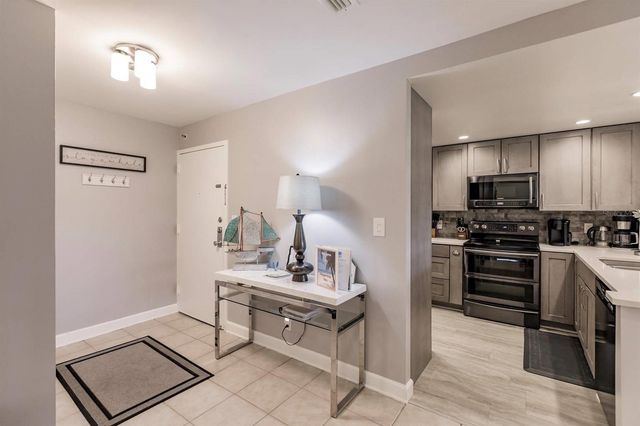 1255 E PEPPERTREE DRIVE 403, Sarasota, FL 34242