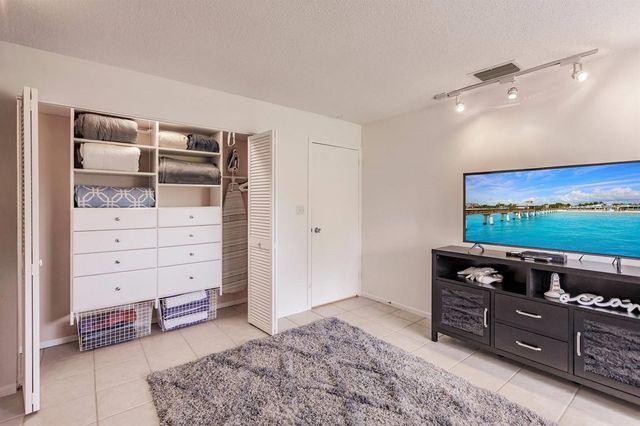 1255 E PEPPERTREE DRIVE 403, Sarasota, FL 34242