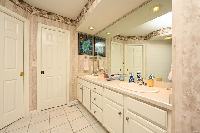1642 Cobblestone Boulevard, Elkhart, IN 46514