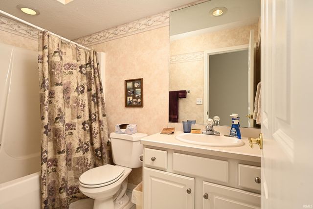 1642 Cobblestone Boulevard, Elkhart, IN 46514