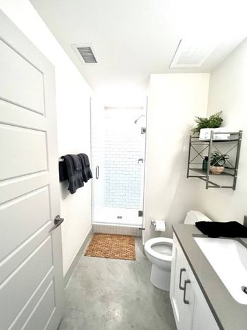 376 Herron Dr Apt 5, Nashville, TN 37210