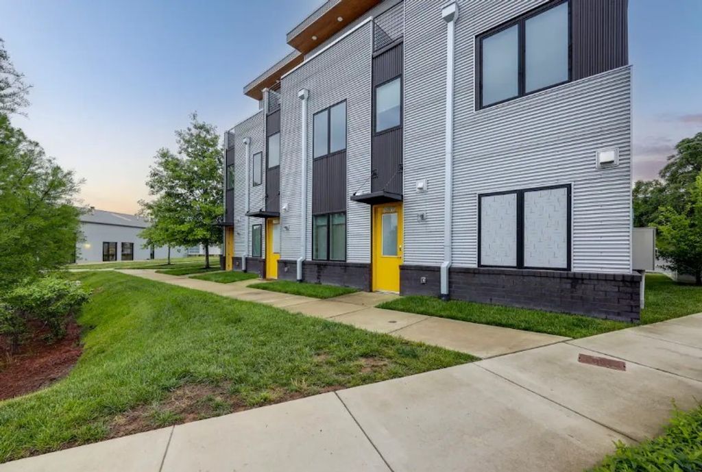 376 Herron Dr Apt 5, Nashville, TN 37210