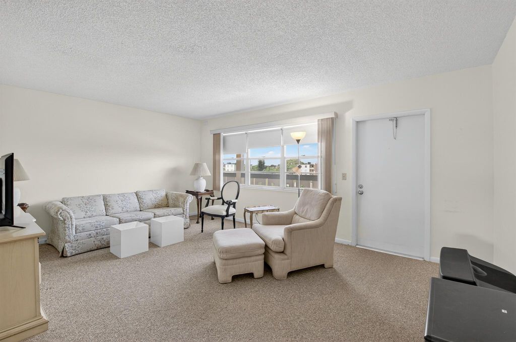 Image 10 of property listing at 4093 Wolverton E 4093, Boca Raton, FL 33434