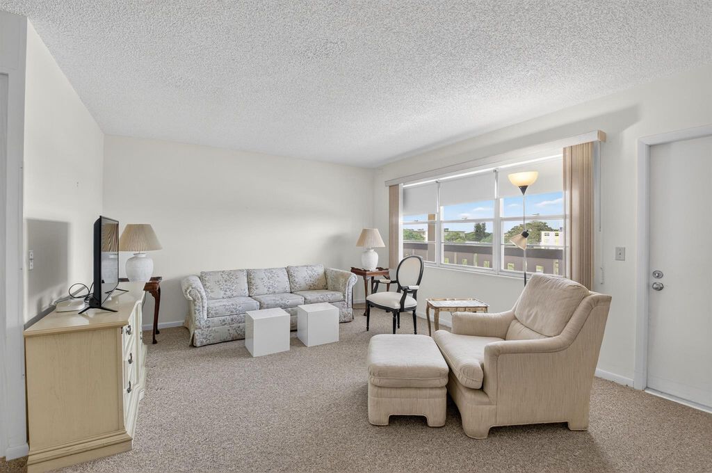 Image 11 of property listing at 4093 Wolverton E 4093, Boca Raton, FL 33434