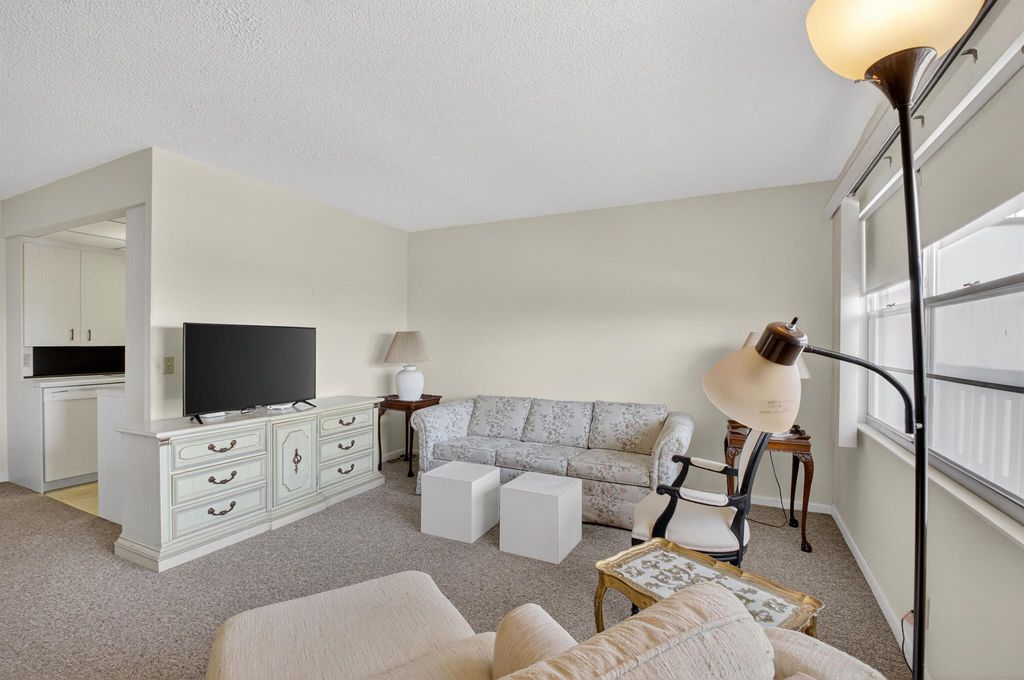 Image 13 of property listing at 4093 Wolverton E 4093, Boca Raton, FL 33434