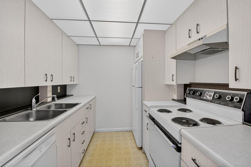 Image 19 of property listing at 4093 Wolverton E 4093, Boca Raton, FL 33434