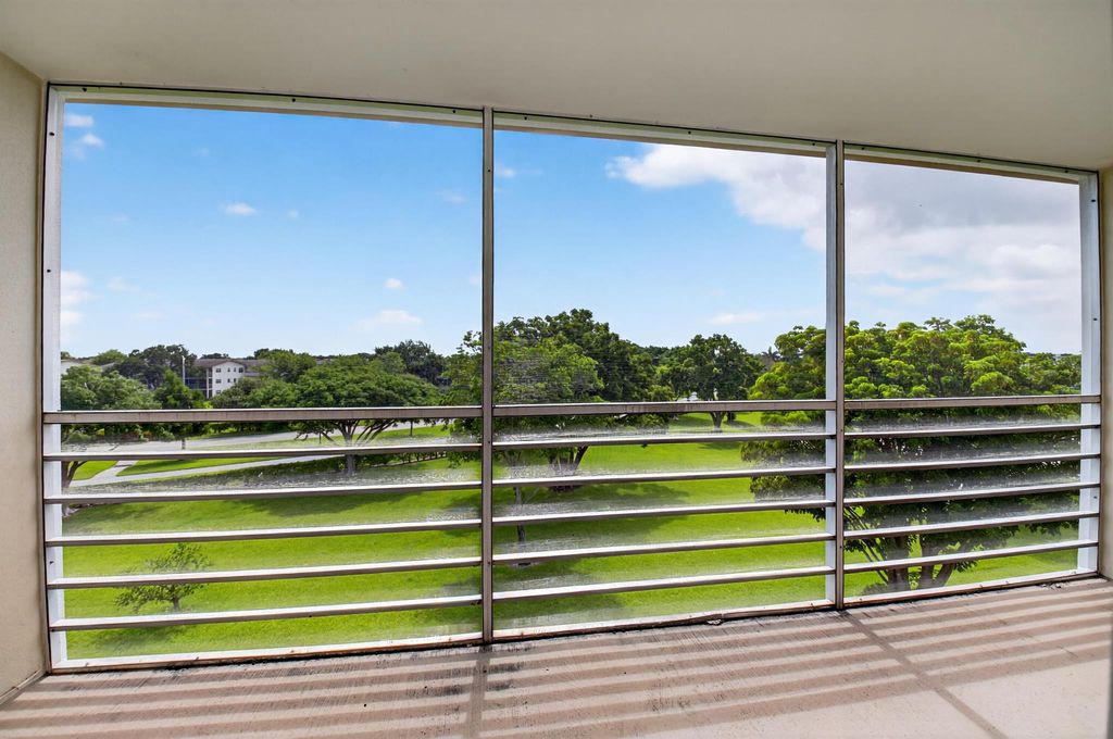 Image 28 of property listing at 4093 Wolverton E 4093, Boca Raton, FL 33434