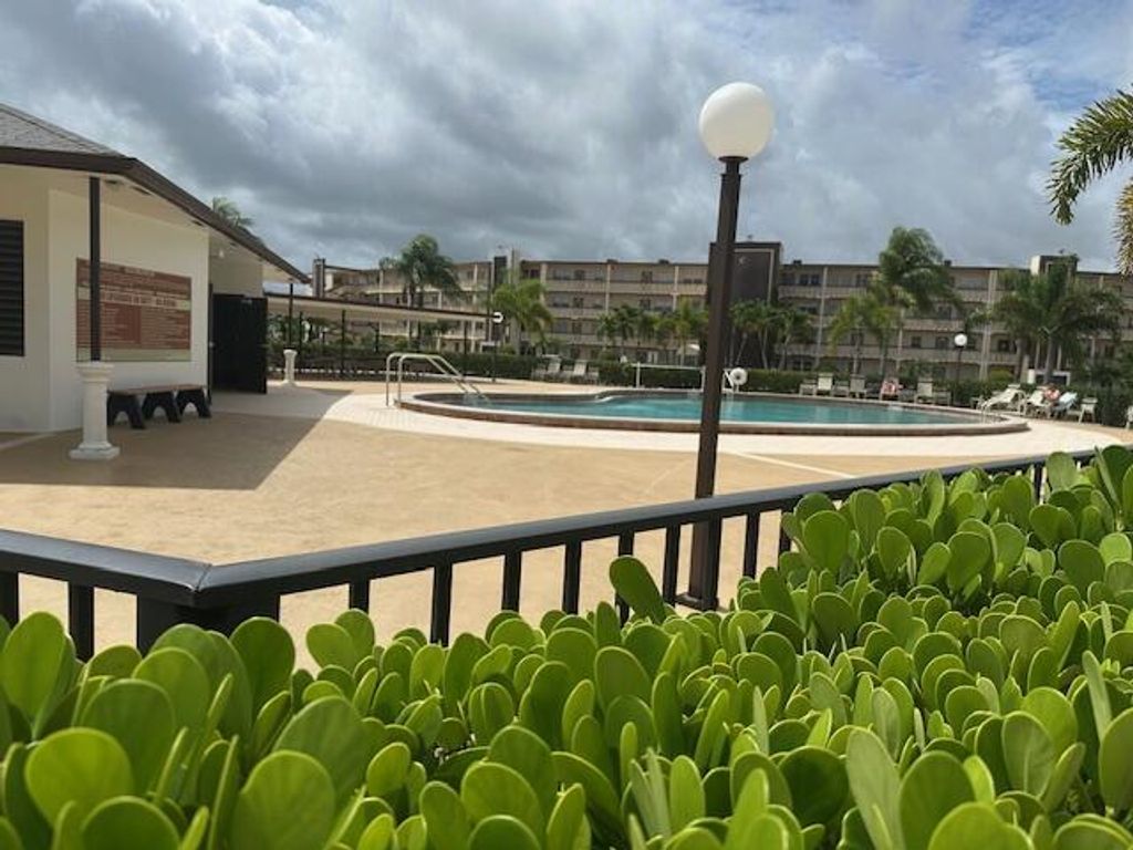 Image 3 of property listing at 4093 Wolverton E 4093, Boca Raton, FL 33434
