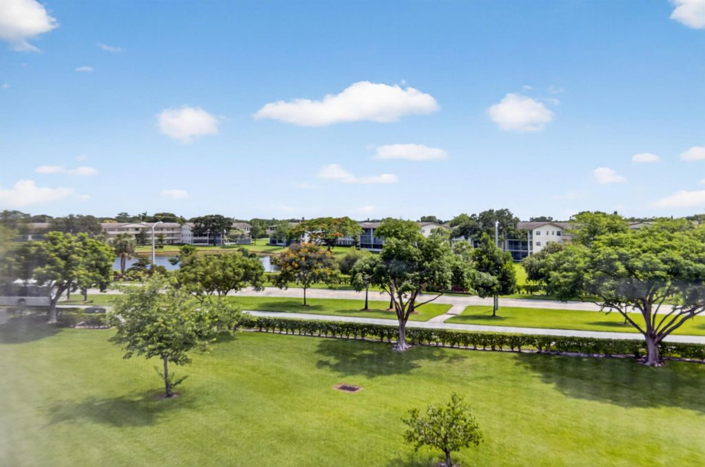 Image 33 of property listing at 4093 Wolverton E 4093, Boca Raton, FL 33434