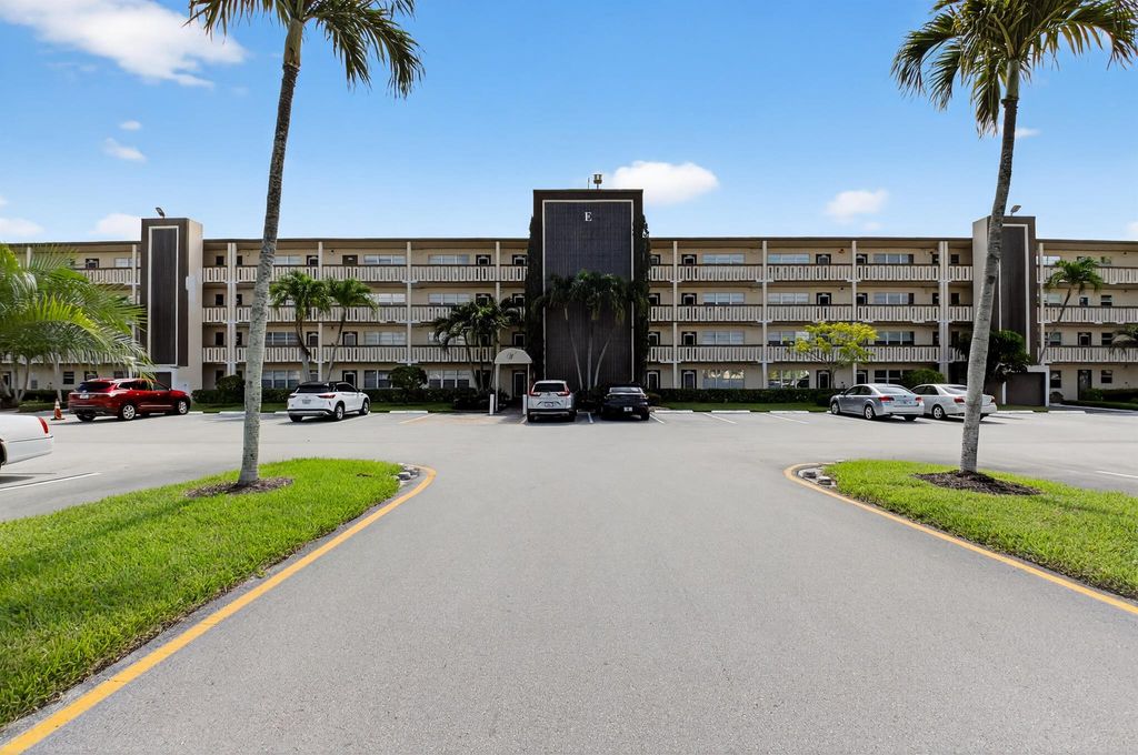 Image 4 of property listing at 4093 Wolverton E 4093, Boca Raton, FL 33434
