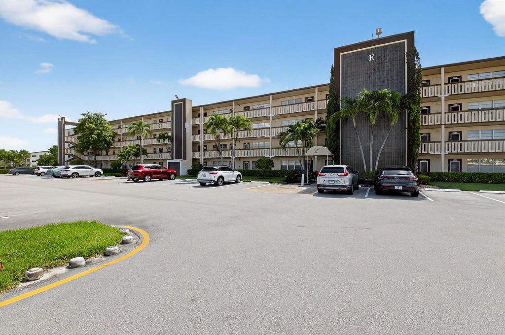 Image 5 of property listing at 4093 Wolverton E 4093, Boca Raton, FL 33434