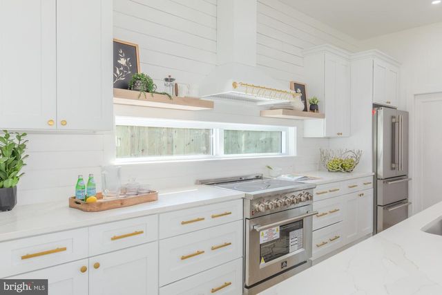 1615 IRVING ST NE, Washington, DC 20018