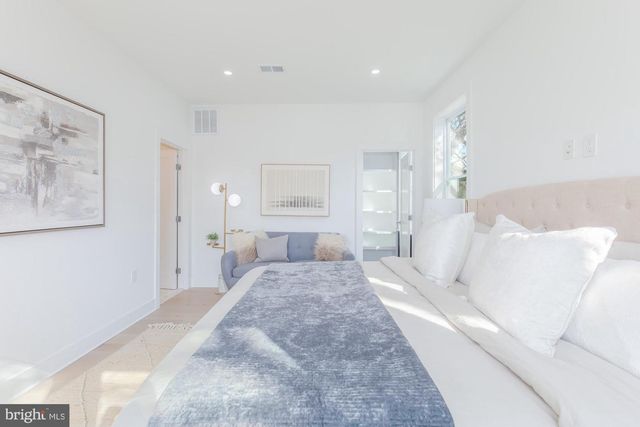 1615 IRVING ST NE, Washington, DC 20018