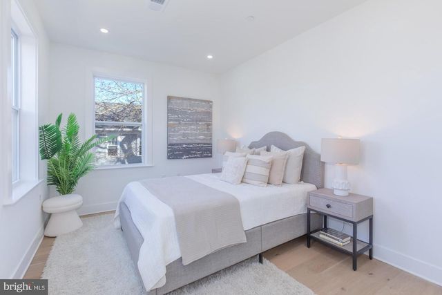 1615 IRVING ST NE, Washington, DC 20018