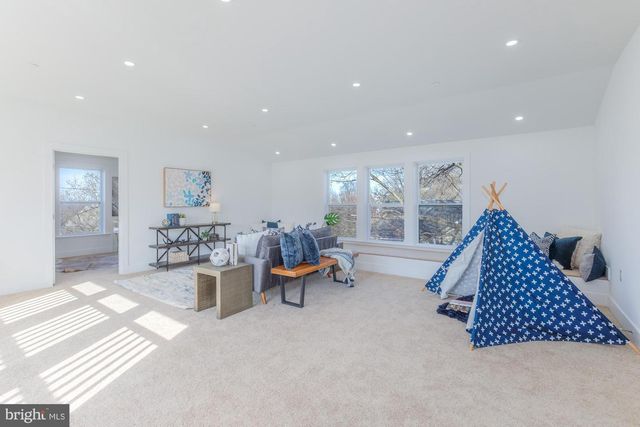 1615 IRVING ST NE, Washington, DC 20018