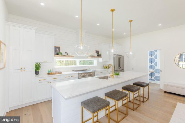 1615 IRVING ST NE, Washington, DC 20018