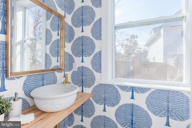 1615 IRVING ST NE, Washington, DC 20018