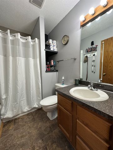 1912 Thornton Court, Des Moines, IA 50320