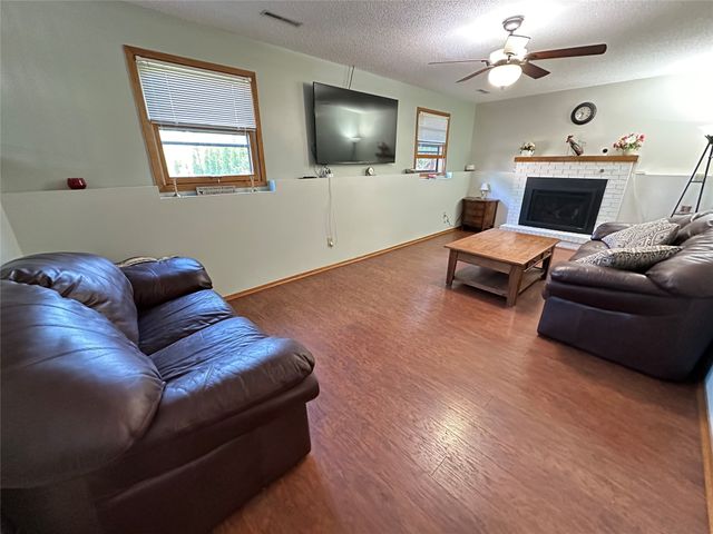 1912 Thornton Court, Des Moines, IA 50320