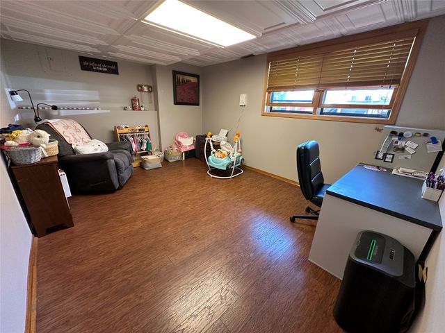 1912 Thornton Court, Des Moines, IA 50320