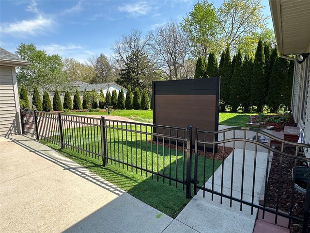 1912 Thornton Court, Des Moines, IA 50320