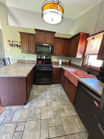 1912 Thornton Court, Des Moines, IA 50320