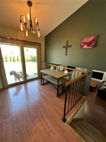 1912 Thornton Court, Des Moines, IA 50320