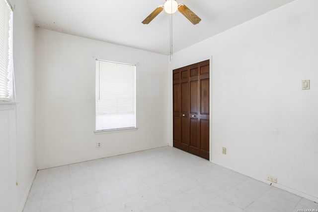 8831 Oakbrook St, San Antonio, TX 78221