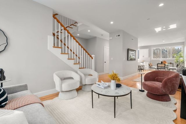 123-125 Centre St TH4, Boston, MA 02124
