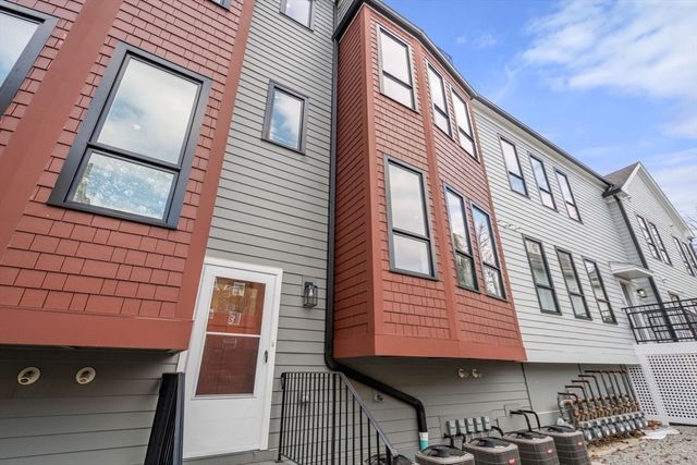 123-125 Centre St TH4, Boston, MA 02124