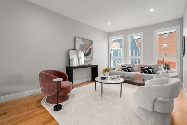123-125 Centre St TH4, Boston, MA 02124