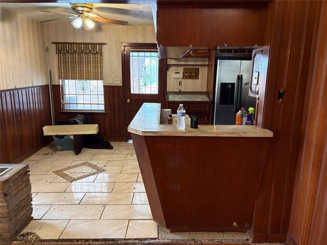 8215 Glencrest Street, Houston, TX 77061