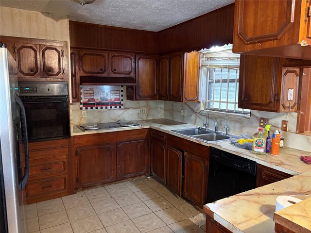 8215 Glencrest Street, Houston, TX 77061