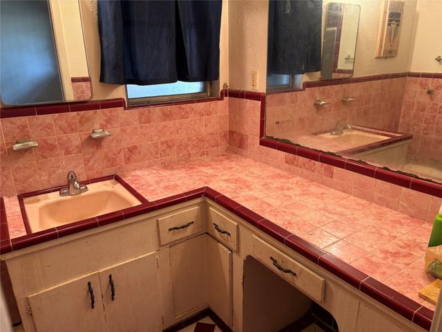 8215 Glencrest Street, Houston, TX 77061