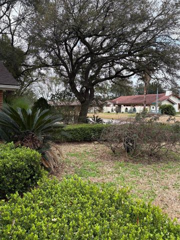 8215 Glencrest Street, Houston, TX 77061