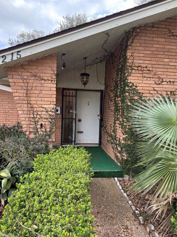8215 Glencrest Street, Houston, TX 77061