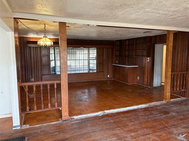 8215 Glencrest Street, Houston, TX 77061