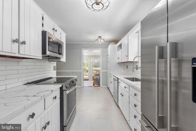 6028 SAINT PAULS RD, King George, VA 22485