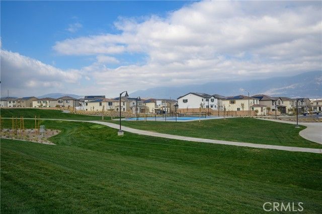 2439 Gunner Ridge Way, Rialto, CA 92377